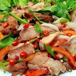 ยำคอหมูย่าง