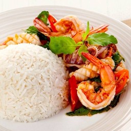 ข้าวกะเพรากุ้ง