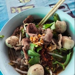 ก๋วยเตี๋ยวเนื้อเส้นเล็ก