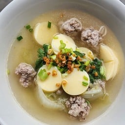 แกงจืดเต้าหู้หมูสับผักกาดขาว
