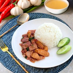 กะเพรารวมหมูอินเตอร์ ไส้กรอก แฮม เบคอน