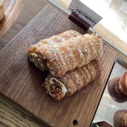 Cannoncini with Vanilla Pastry Cream