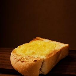 ขนมปังปิ้ง เนยสดน้ำตาล