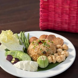 ข้าวผัดน้ำพริกหนุ่ม