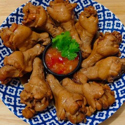 น่องไก่เล็กต้มน้ำปลา 10 ชิ้น