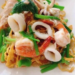 หมี่กรอบราดหน้าทะเล