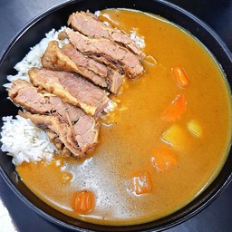 ข้าวแกงกะหรี่เนื้อตุ๋น