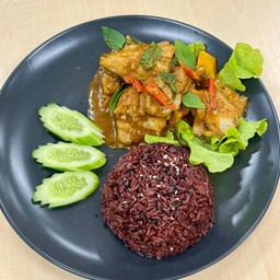 ข้าวสเต็กปลา ผัดพริกแกง