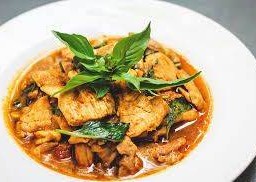 ผัดพริกแกงไก่