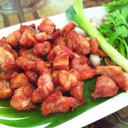 สามชั้นทอดน้ำปลา