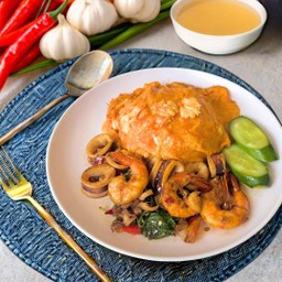 กะเพราทะเล ไข่ข้นเนื้อทอง ผสมกุ้ง