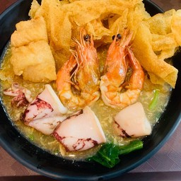เส้นกรอบราดหน้าทะเล
