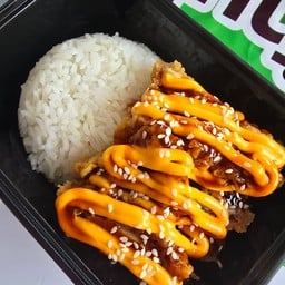 ข้าวไก่กรอบราดซอสทูโทน