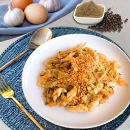 ก๋วยเตี๋ยวคั่วไก่เส้นใหญ่