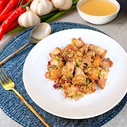 หมูกรอบคั่วพริกเกลือ (กับข้าว)