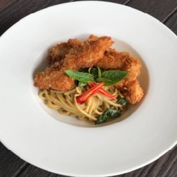 สปาเก็ตตี้ไก่กรอบซอสเขียวหวาน