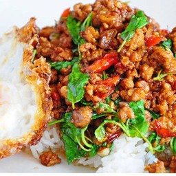 ข้าว กะเพราหมูสับไข่ดาว