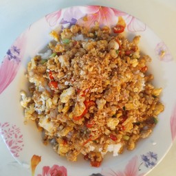 ไข่คั่วพริกเกลือราดข้าว