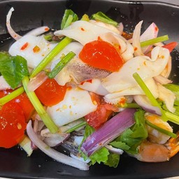 ยำรวมทะเลไข่แดง