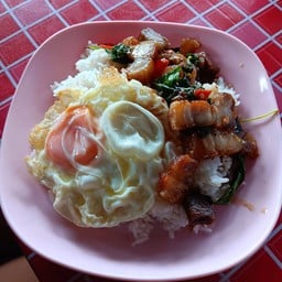 ผัดกะเพราราดข้าว