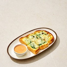 ขนมปังผักขมอบชีส