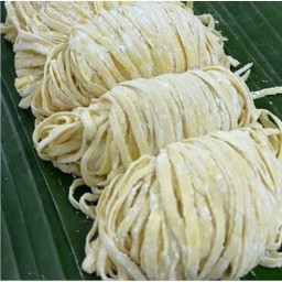 บะหมี่เป๊าะ(เส้นแบน) signature ลูกชิ้นปลาทรงเครื่อง