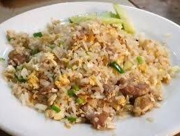 ข้าวผัดเนื้อจานใหญ่