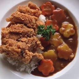 แกงกระหรี่ไก่กรอบราดข้าว