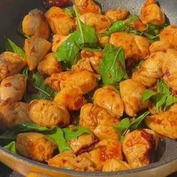 ไก่ผัดโหระพา+ข้าว