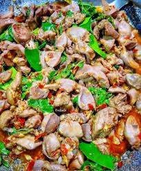 กระเพราเครื่องในไก่