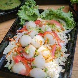 ยำลูกชิ้นปลา