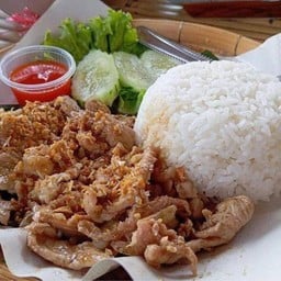 ไก่ทอดกระเทียมราดข้าว