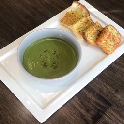 ชุด ซุปผัก+ขนมปังกระเทียม