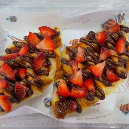 ครอฟเฟิลนูเทลล่าสตรอว์เบอร์รี