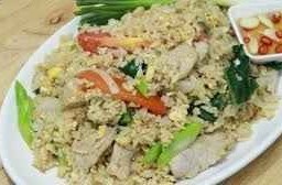 ข้าวผัดหมูจานใหญ่