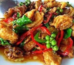 ผัดเผ็ดไก่เนื้อ