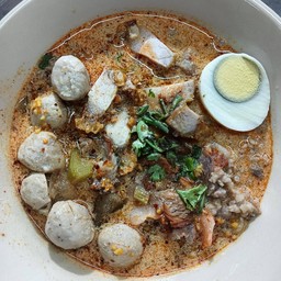 เกาเหลาหมูแดง+หมูกรอบต้มยำน้ำข้นพิเศษ