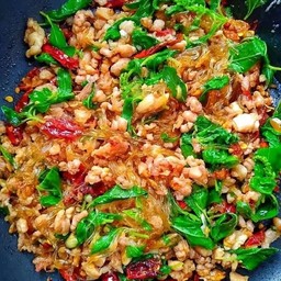 ข้าวกระเพราะไก่วุ้นเส้น