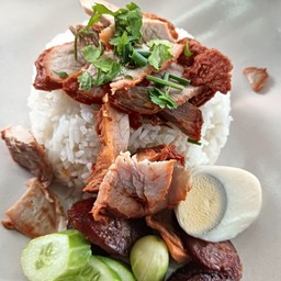 ข้าวหมูแดงพิเศษ