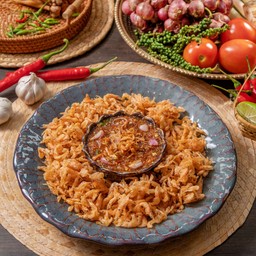 ยำกุ้งฝอยทอดกรอบ