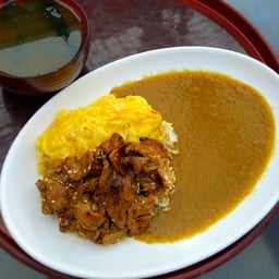 ชุดข้าวแกงกระหรี่หมูสไลด์ไข่ข้น x ซุปมิโซะ