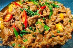 ผัดเผ็ดเนื้อ