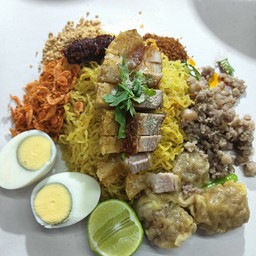 บะหมี่เกี๊ยวหมูกรอบโบราณแห้งพิเศษ