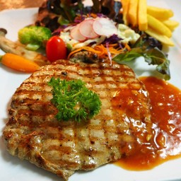 สเต็กหมูหมักพริกไทยดำ