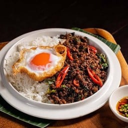 ข้าวกะเพราเนื้อ