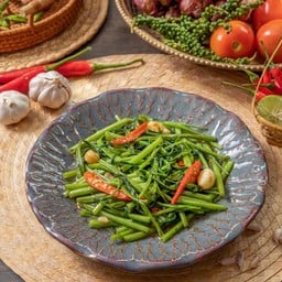 ผัดผักบุ้งไฟแดง