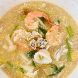 [อร่อยซ่ากับโค้ก] ราดหน้าทะเลผักรวม +  โค้ก ออริจินัล (ขวด)