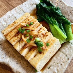 เต้าหู้ราดซอส little stove / grilled tofu with signature soy sauce