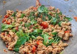 กระเพราหมูสับ