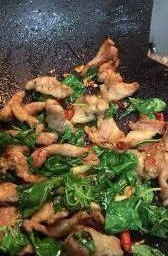 กระเพราคอหมู